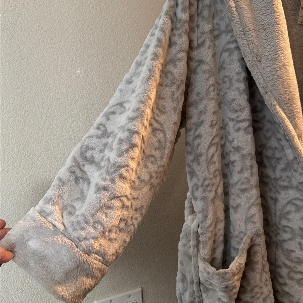 Charter Club Robe. - Picture 4 of 13